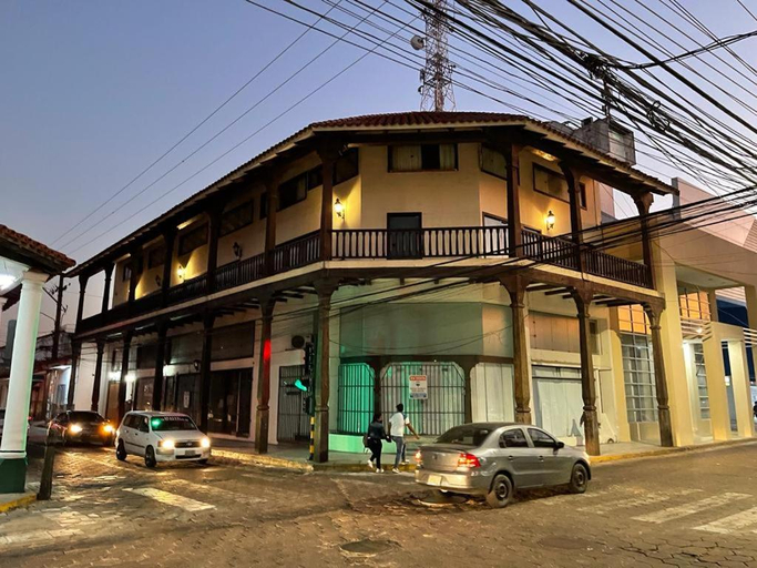 Exterior & Views