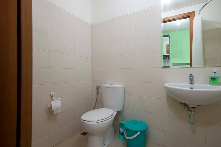 Bathroom, Cozy Studio Apartment in South Jakarta by Miapato, Jakarta Selatan