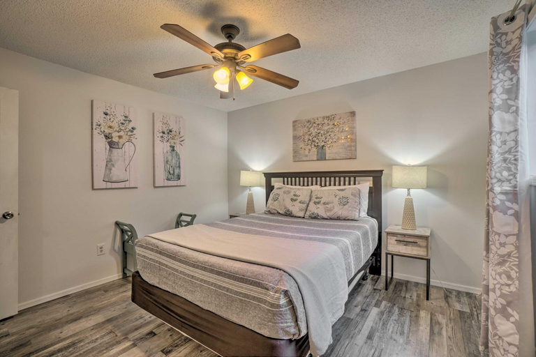 Others 1, 2 Mi to Silver Dollar! Updated Branson West Condo, Stone