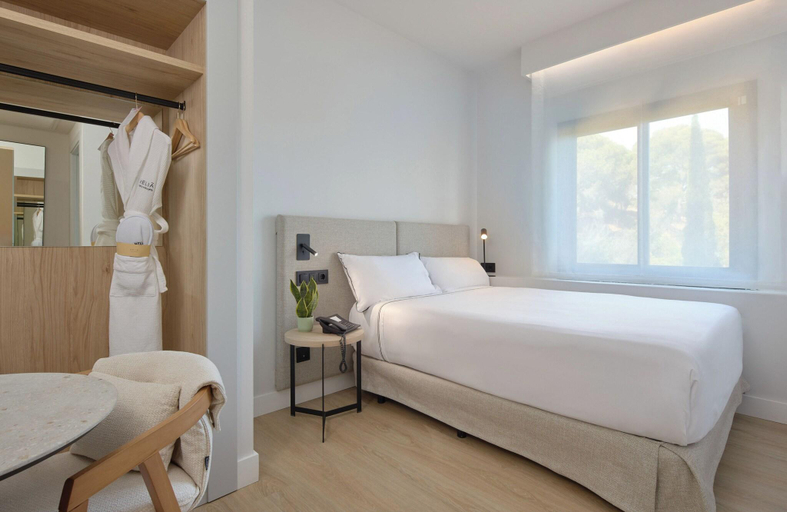 Bedroom 3, Melia Lloret de Mar, Girona