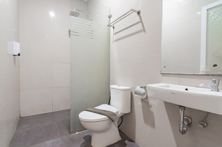 Bathroom 17