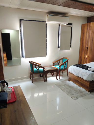 Bedroom 2, Hotel Gloab Residency Near Delhi Airport, Delhi
