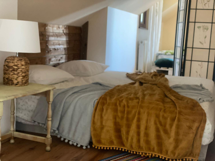 Others 2, Casa din Deal, Rosia
