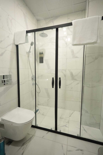 Bathroom 5, BZN AİRPORT HOTEL, Arnavutkoy