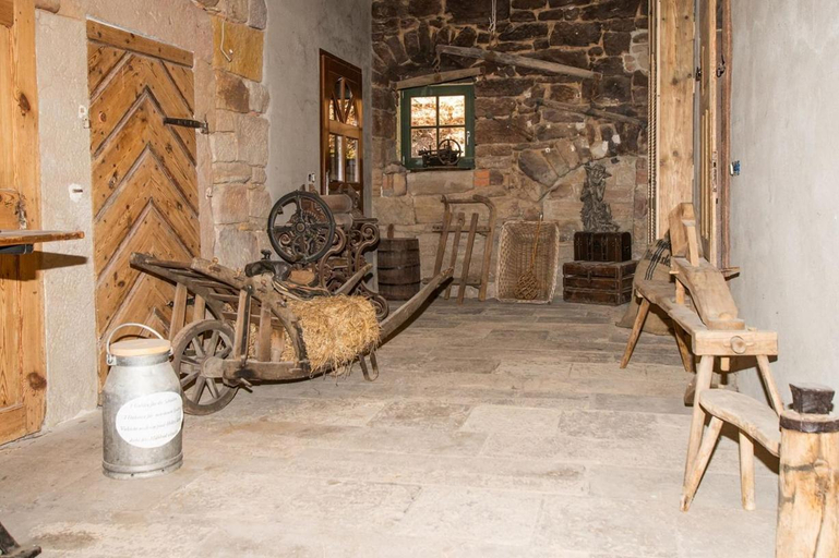 Others 3, Naturhof-Papiermuhle 2 Bett-Zimmer Rosenrot, Saale-Holzland-Kreis