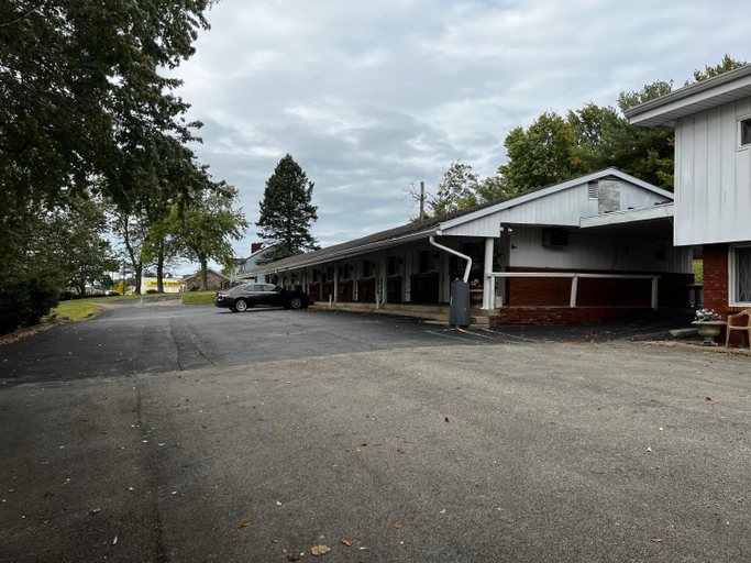 Others 4, Hopwood Motel, Fayette