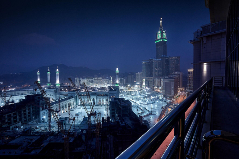 Exterior & Views 25