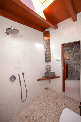 Shower 4, La Molina NK, Las Palmas