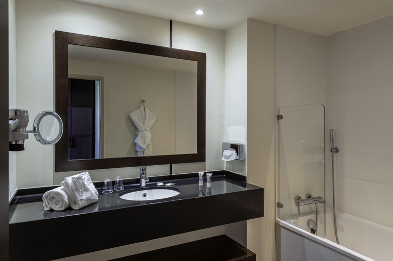 Bathroom 5, Mercure Lyon Genas Eurexpo, Rhône