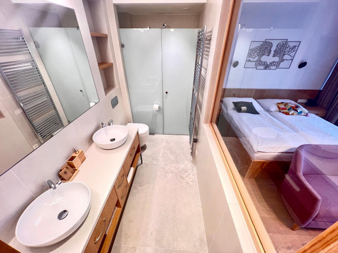 Bathroom 4, RAJ zdravia, Bratislava III