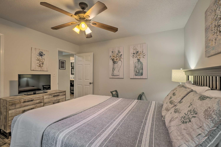 Others 2, 2 Mi to Silver Dollar! Updated Branson West Condo, Stone