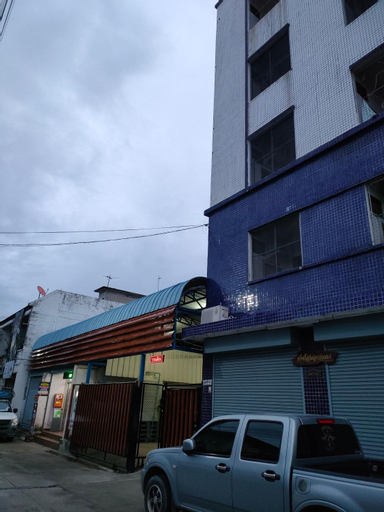 Exterior 3
