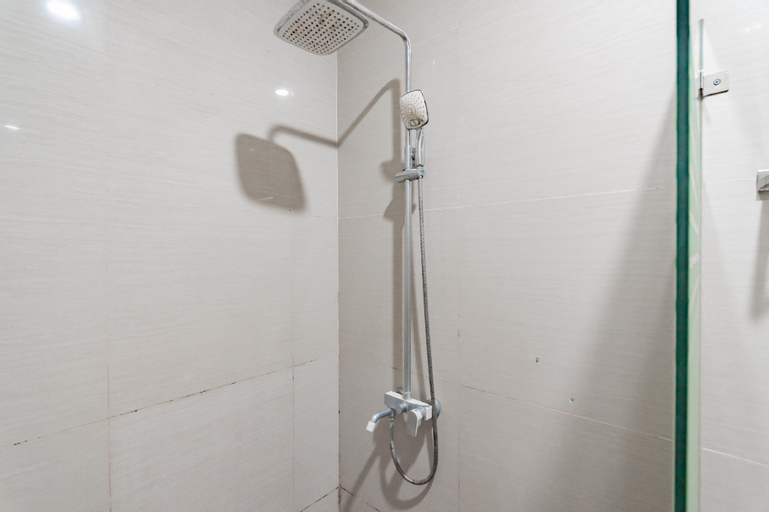 Bathroom 16