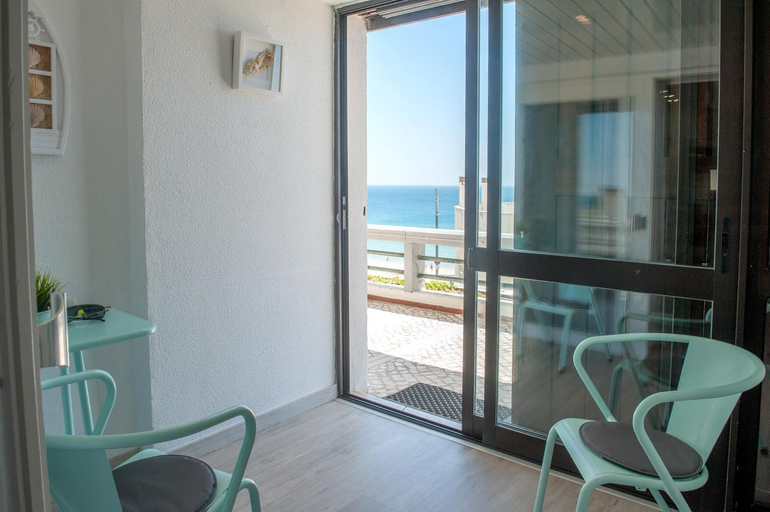 Others 4, Apartamento do Atlantico, Sesimbra