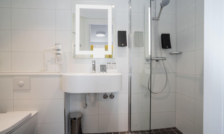 Bathroom 4, Thon Hotel Moldefjord, Molde