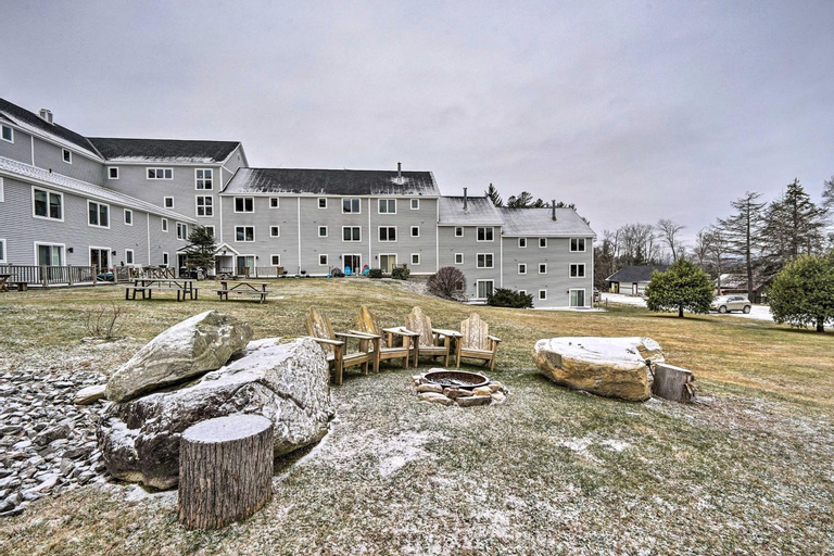 Cozy Ski-InandSki-Out Condo on Magic Mountain, Windham
