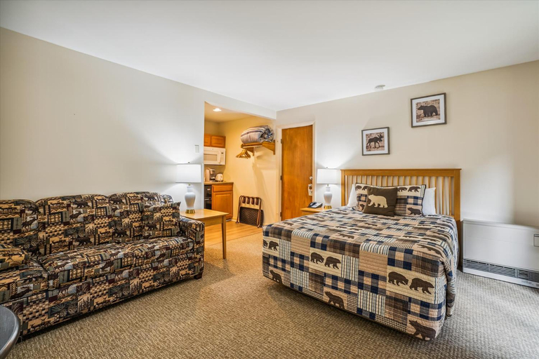 Bedroom 2, Cedarbrook Queen Studio 107, Windsor