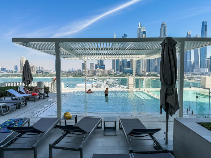 Food & Drinks, High floor Panoramic 2BR & Private Beach, Dubai