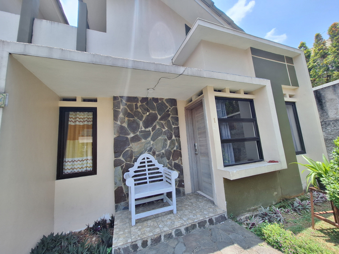 Exterior & Views 2, Urbanview Hotel Inkoppabri Cisarua Puncak, Bogor
