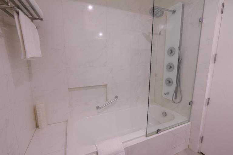Bathroom 4, Hotel Carlito Tagaytay, Tagaytay City