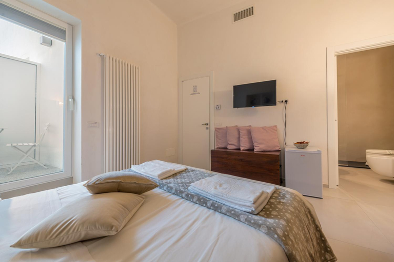 Others 2, YOUR HOUSE ROOMs 2, Bari