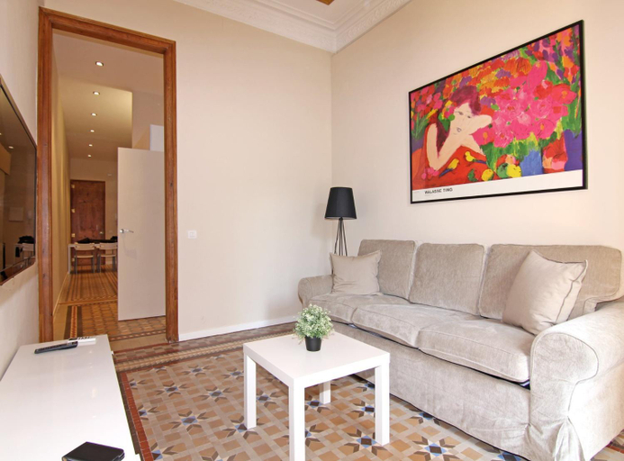 5, GIRONA - Modernist apartments next to Paseo de Gracia, Barcelona