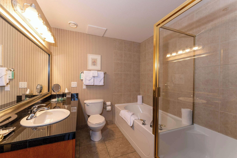 Bathroom 4, Prestige Harbourfront Resort, WorldHotels Luxuryt, Columbia-Shuswap