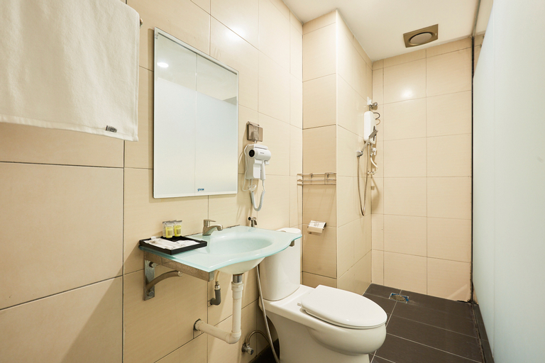 Bathroom 26