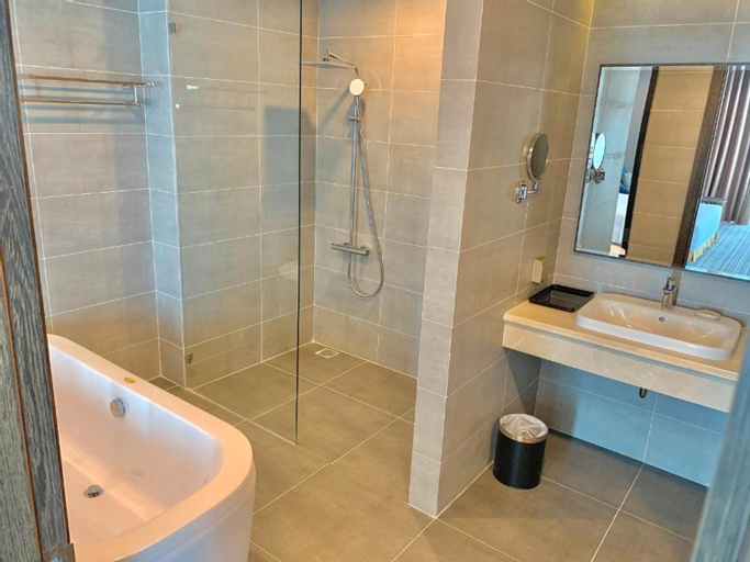Bathroom 11