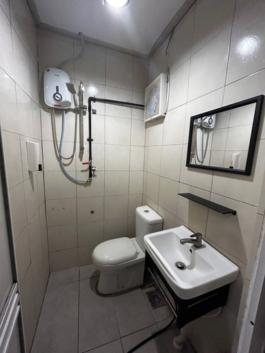 Bathroom 5, Riverbank Dungun Guesthouse & Cafe, Dungun