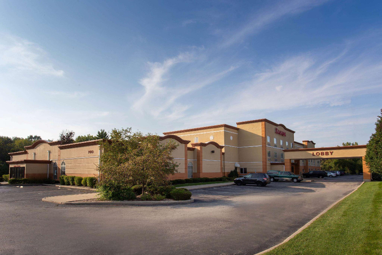 Exterior & Views 2, Ramada by Wyndham Glendale Heights/Lombard, Dupage