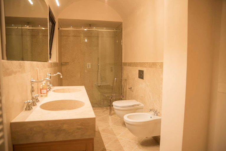 Bathroom, Villa Casupoli, Arezzo
