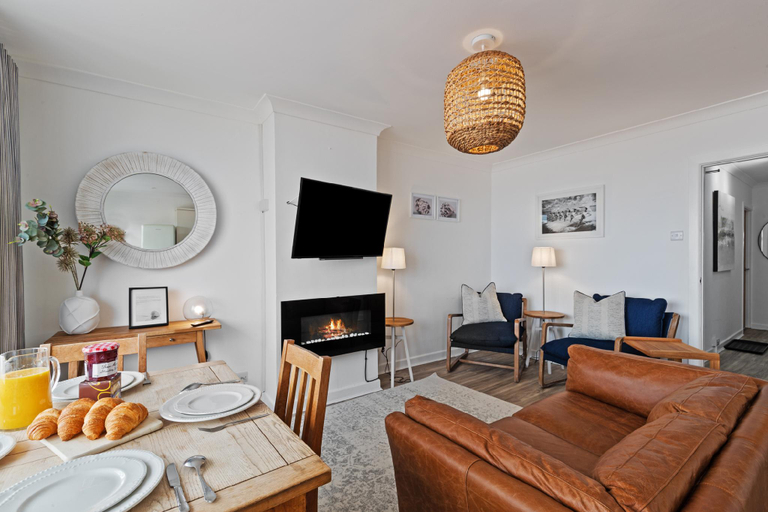 Others 5, Sea Urchins Apartment - Sea Front with Views, Pembrokeshire
