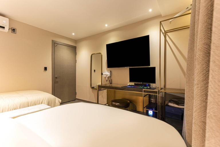 Others 3, Hotel VEN, Gangnam