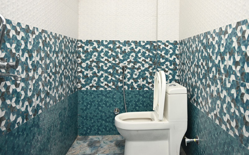 Bathroom 3, Monratino Himadrie, Darjiling