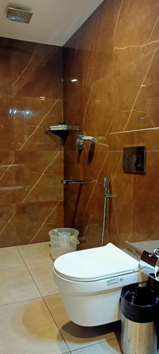 Bathroom 4, SP Indriya Resort and Spa, Idukki