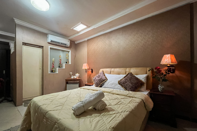 Urbanview de Dharmawangsa Suite Hotel - Tap to explore photos