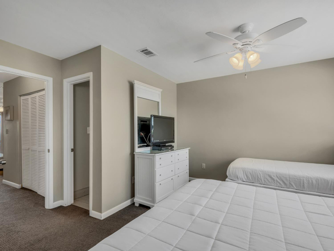 Blue Surf Townhomes 11B by Newman-Dailey, Walton