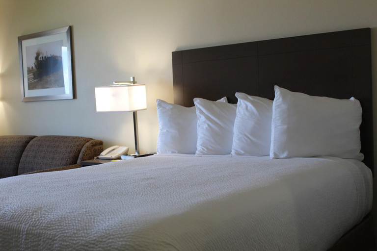 Bedroom 4, Days Inn By Wyndham Steinbach, Division No. 2