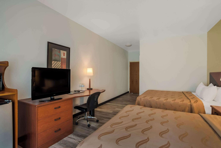 Bedroom 3, Quality Inn Suites Chambersburg Area, Franklin
