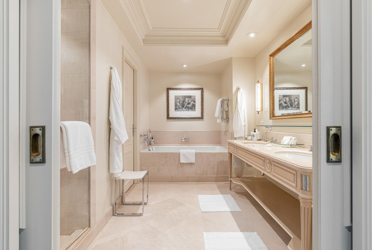Bathroom 5, Four Seasons Hotel des Bergues Geneva, Genève