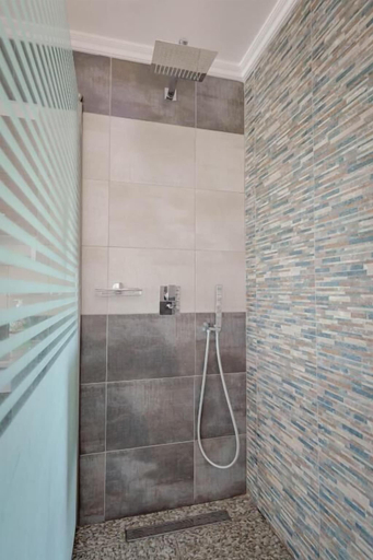Bathroom 4, Villa Xika, Sarandës