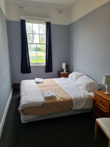 Others 5, Kearsley Hotel, Cessnock