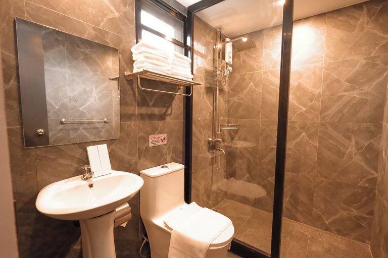 Bathroom 3, The Quarters by Rosey, Cabanatuan City
