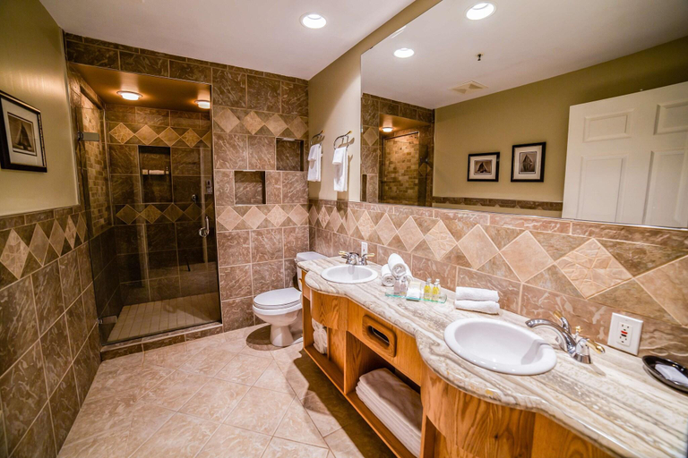 Bathroom 4, Prestige Hudson Bay Lodge & Conference Centre, Bulkley-Nechako