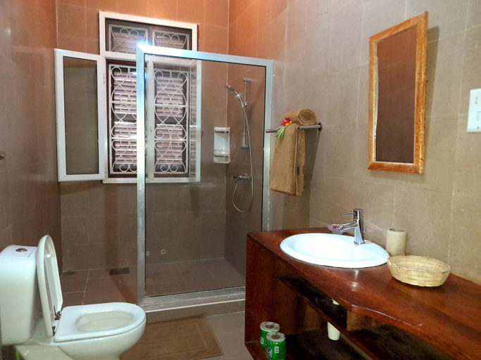 Bathroom 5, Culture's apartment, Kusini