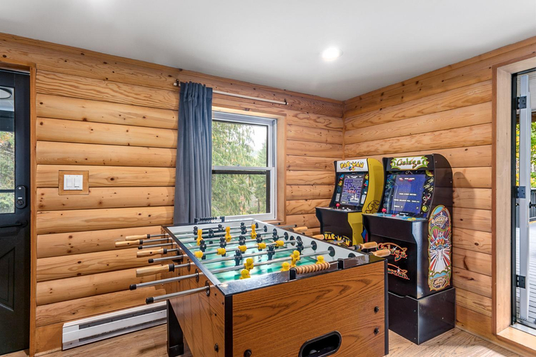 Food & Drinks, Woodpecker House - Mountain retreat with hot tub - 10 min to skiing in Hunter & Windham, Greene