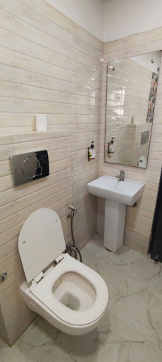 Bathroom 5, Hotel Gloab Residency Near Delhi Airport, Delhi
