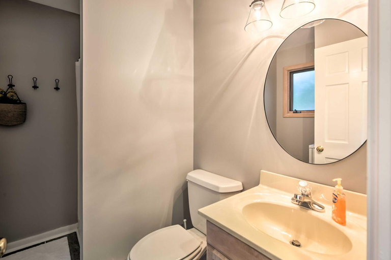 Bathroom 3, Serene Hideaway with Views, 1 Mi to Hike & Ski!, Nelson