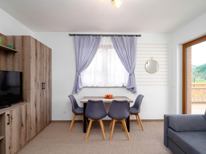 Others 5, Domek na Slonej, Nowy Targ